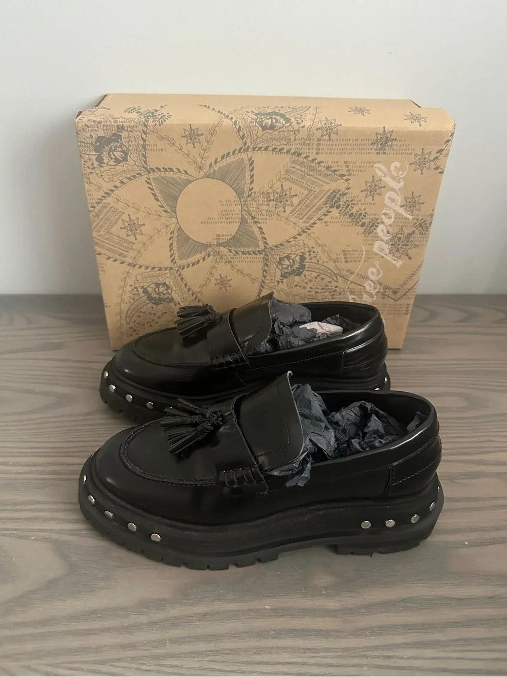 FREE PEOPLE WOMENS TEAGAN TASSEL LOAFER